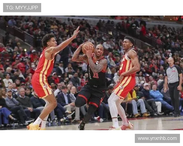 公牛迎战骑士展开激烈对决 双方全力以赴争夺胜利荣誉 公牛迎战骑士展开激烈对决 双方全力以赴争夺胜利荣誉