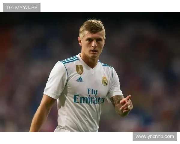 克罗斯在足球场上的传奇之路与他对球队的深远影响分析