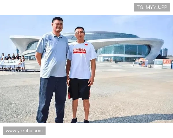 奥尼尔与录像中的姚明对决谁才是篮球巨星的真正代表